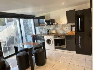 T&A Lodge AVEC SPA JACUZZI à 11km de la plage