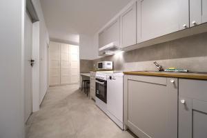 Madalińskiego Comfort Apartment by BookingHost