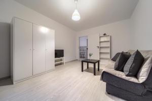 Madalińskiego Comfort Apartment by BookingHost