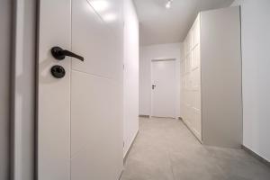 Madalińskiego Comfort Apartment by BookingHost