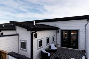 Luxury Open Plan Twin Homes in Hillsboro Village, Sleep 24 with Rooftops, Gourmet Kitchens & Smart TVs, Walk to Vanderbilt, Pancake Pantry & Fido, Garage Parking, Peloton, & 24H Hospitality, 10 Min to Broadway & The Parthenon