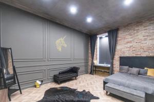 Geometric Luxury Apartment in the center with 3BR