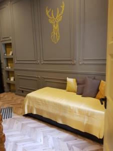 Geometric Luxury Apartment in the center with 3BR