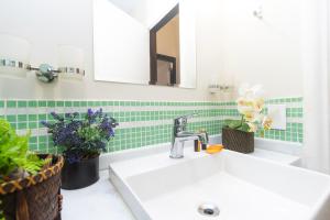 100m da praia, 300m do metrô, AC Portaria 24 horas