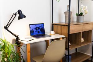 100m da praia, 300m do metrô, AC Portaria 24 horas