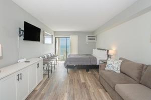 Beautiful Oceanfront Queen Suite-Recently Updated! Sea Mist 20407