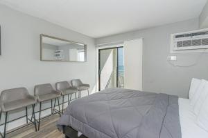 Beautiful Oceanfront Queen Suite-Recently Updated! Sea Mist 20407