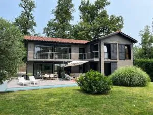 VILLA piscine à proximité de Lyon - 圣热尼拉瓦勒