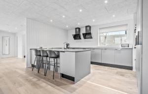 Stunning Home In Løgstrup With Kitchen