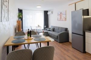New Modern & Cozy apartment with FREE Private parking and EV charging station