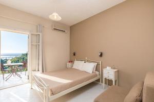 Studio Apartments with large swimming pool and Sea view at Pelekas Beach, Corfu