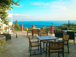 Apartments and studio with swimming pool and Sea View in Pelekas Beach, Corfu