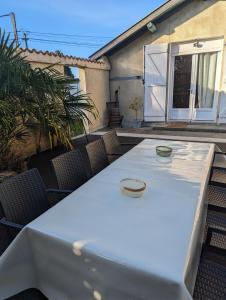 Maisons de vacances Charmant gite 10 pers avec piscine, jacuzzi jardin : photos des chambres