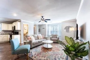 Modern Home 10 minutes from Dickson St & U of A - West Siloam Springs