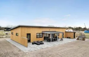 5 Bedroom Awesome Home In Hadsund - Skorping