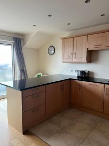 Penthouse Apartment - Town Centre, Sea Views, Secure Parking