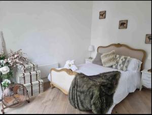 2-4 bedroom 2 roof terraces prime Notting Hill