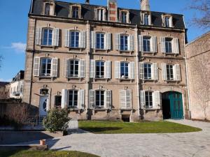 Superbe T2 neuf dans maison de maitre hyper centre