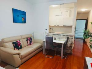 Nova Galerija West App MARY - parking in garage