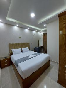 Regent Pyramids View