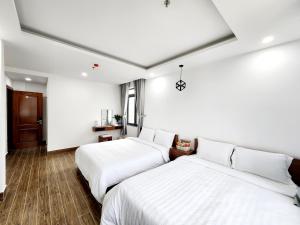 Phòng có giường cỡ King Nhìn ra Quang cảnh Núi non (Mountain View King Room)