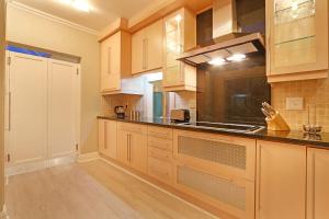 Bayview 30 by HostAgents