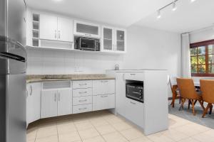 Bosque de Viena Duplex by Achei Gramado