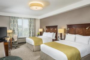 Deluxe Queen Room with Two Queen Beds room in Ayres Hotel Anaheim