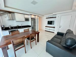 Residencial Ilha do Arvoredo - Praia de 4 Ilhas, próximo ao mar.