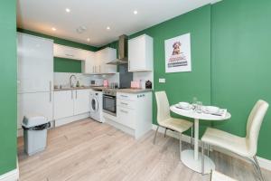 Free Parking Central Fully Equipped 1 Bedroom Apartment