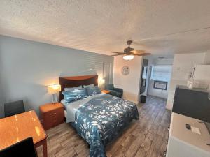 Standard King Room room in Malibu Resort Motel