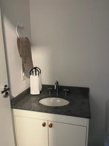 White One - Apto com varanda, poucos passos da estação Luz