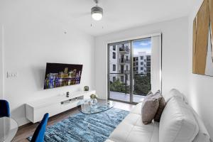 Sleek Doral Retreat 1 Bed Oasis With Free Parking