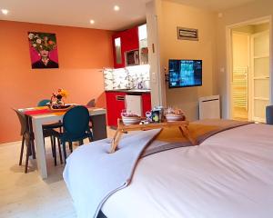Appartements Studio proche plage - Parking gratuit et prive - Terrasse et petit jardin cloture : photos des chambres