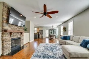 Spacious Home with Fireplace - Near Pinehurst Golf! - Pinebluff