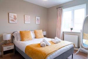 Entire 4 Bed Cosy Luxury Spacious house