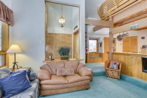 Angel Fire Condo with Mountain View Less Than 1 Mi to Slopes