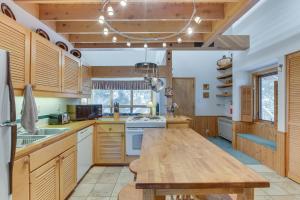 Angel Fire Condo with Mountain View Less Than 1 Mi to Slopes