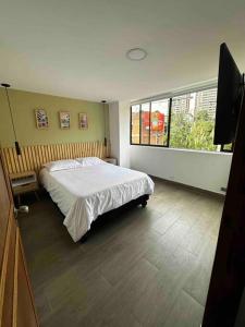 Penthouse W jacuzzi in Lleras park