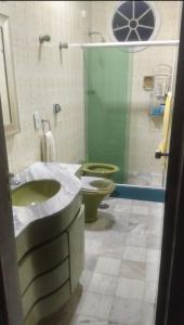 Apartamento Guarujá enseada 2 dormitórios pé na areia