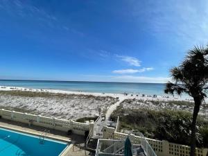 Beautiful 2BD right on the beach in Okaloosa Island