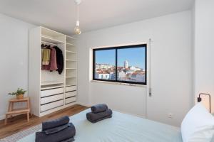 River Breeze in Almada Velha