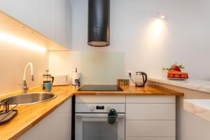 River Breeze in Almada Velha