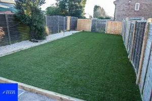 2ndHomeStays-Walsall- A Charming 3-Bed Home with Landscape View - Suitable for Contractors and Families -Large Parking for 3 Vans - Sleeps 8 - 7 mins to J10 M6 and 21 mins to Birmingham - Willenhall