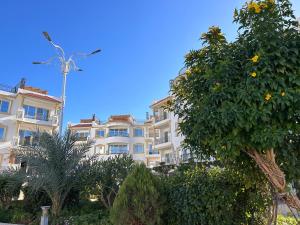 3-Bedroom Apartment on the Third Floor with 3 Balconies and lovely Pool View, Street View and Free Beach Access in Sharm Hills Resort