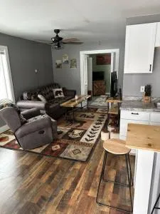 The Contemporary Alaskan Cabin - 阳光城