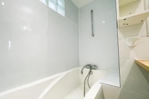 Appartements #GI Watercolours of Clemenceau In front of park Paul Mistral : photos des chambres