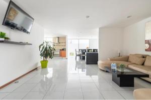 Casa Grande, Cómoda y con Seguridad - Excelente Ubicación