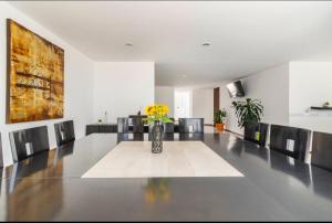 Casa Grande, Cómoda y con Seguridad - Excelente Ubicación