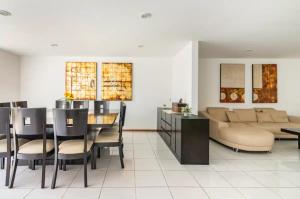 Casa Grande, Cómoda y con Seguridad - Excelente Ubicación